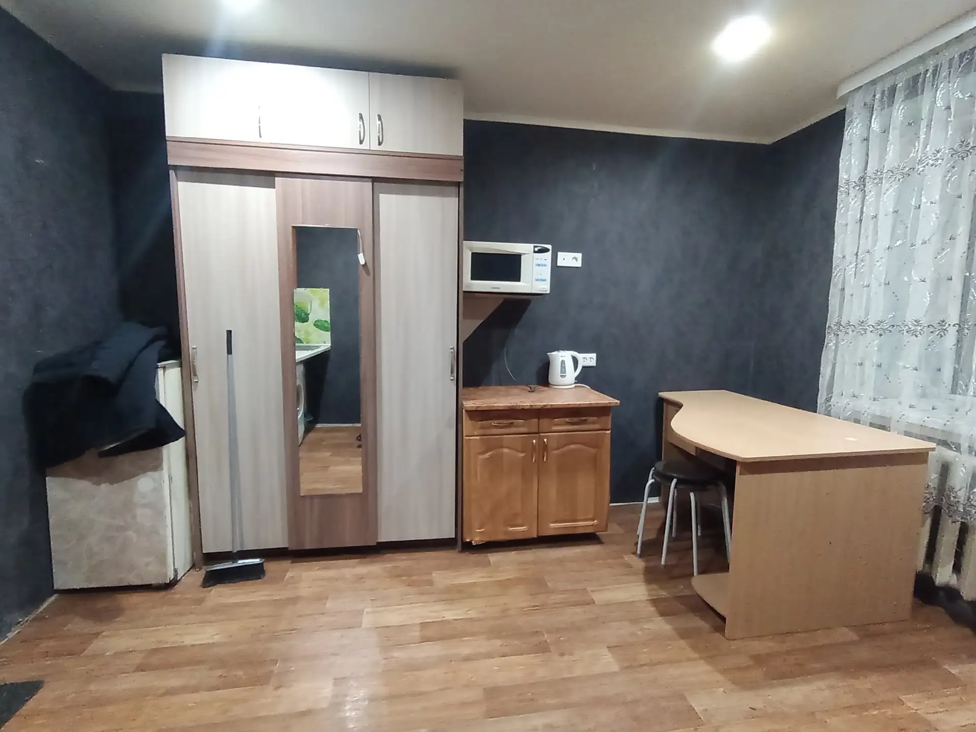 Сдаётся на длительный срок просторная комната в семейном общежитии по адресу: ул. Гогол...