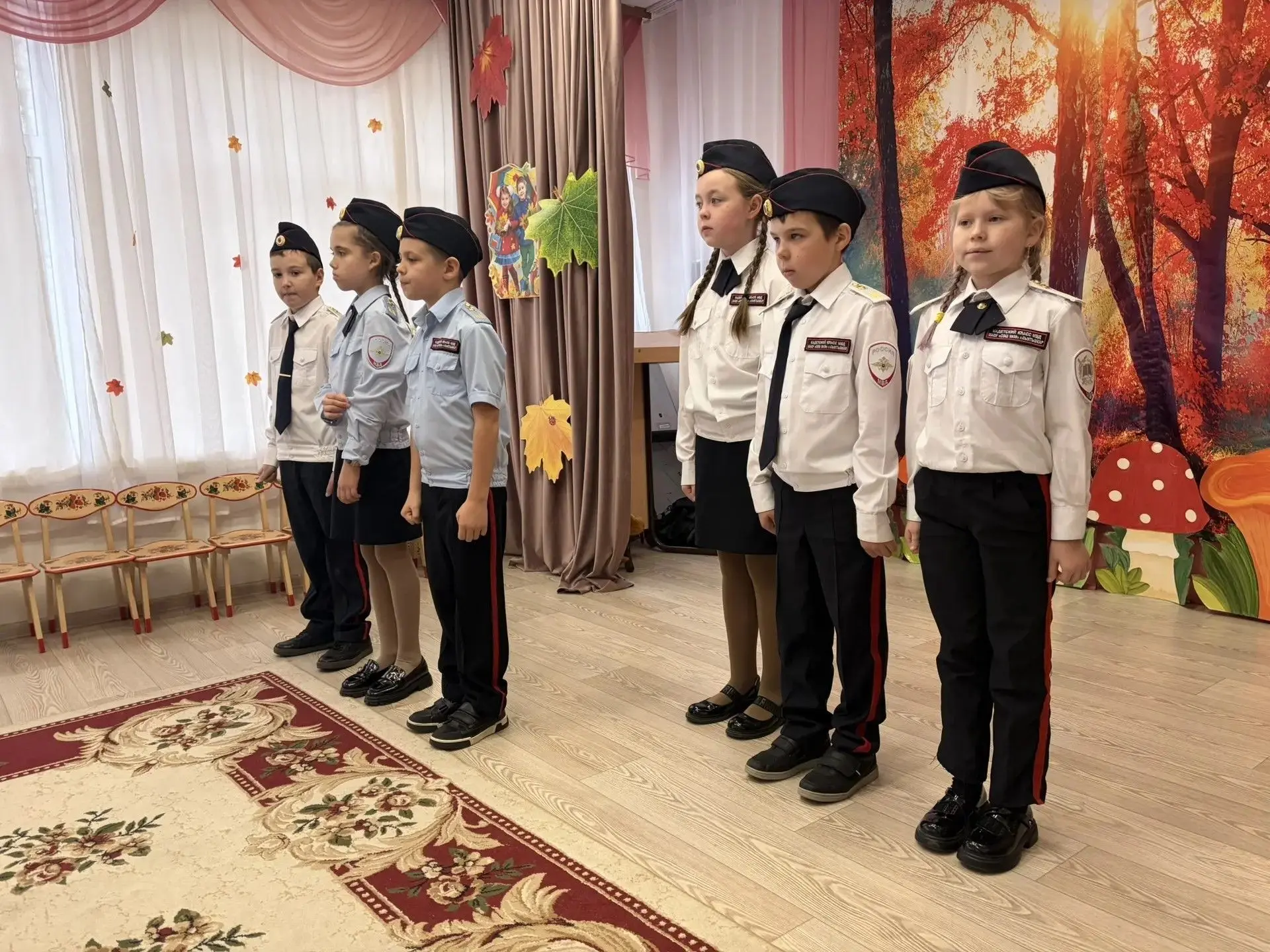🇷🇺 К воспитанникам детского сада № 100 приходили в гости кадеты школы № 38 вместе со ...