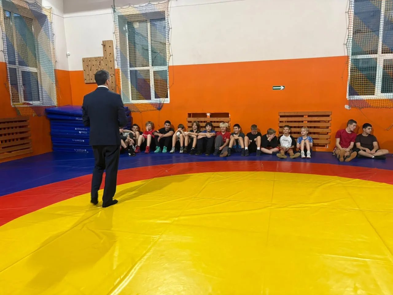 🛡️ В СШОР №13 прошел открытый диалог о безопасности молодежи