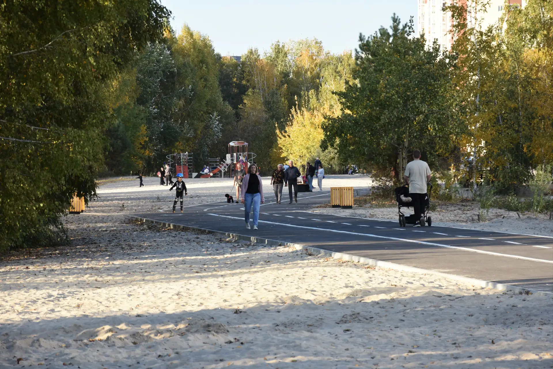 ☀️🌳 Вот так душевно в мягких лучах солнца проходит этот теплый осенний вечер на набере...