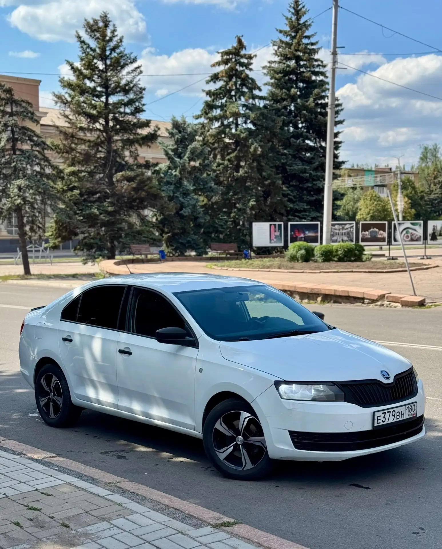Skoda Rapid 1.6 MPI  АВТОМАТ 2015год.