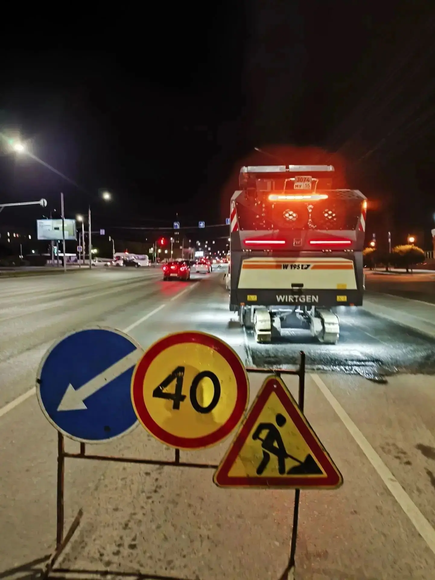 🚧 В Омске на улице Маршала Жукова ремонтируют дорогу