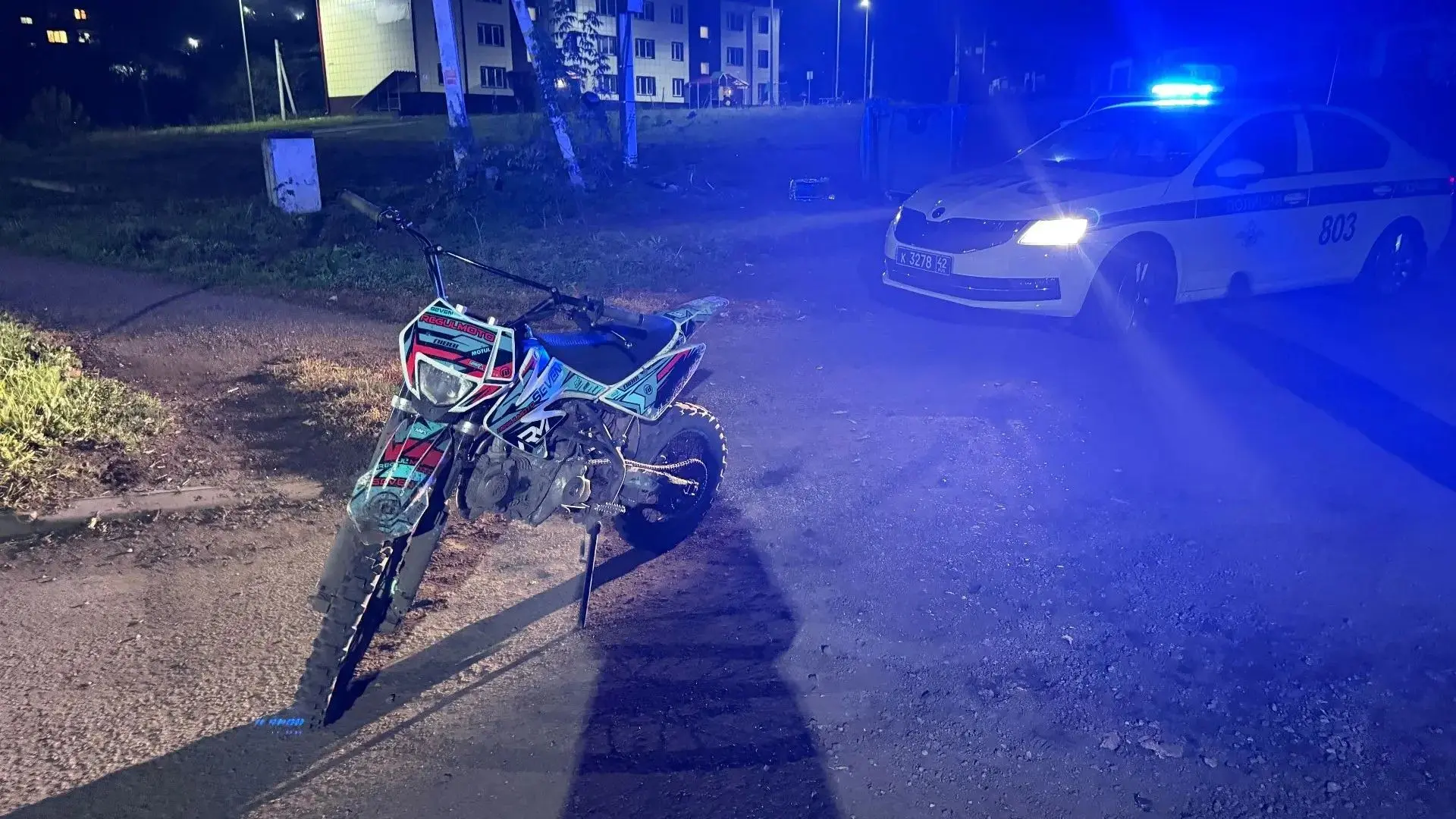 🚔В Осинниках сотрудники Госавтоинспекции задержали несовершеннолетнего водителя мотоцикла