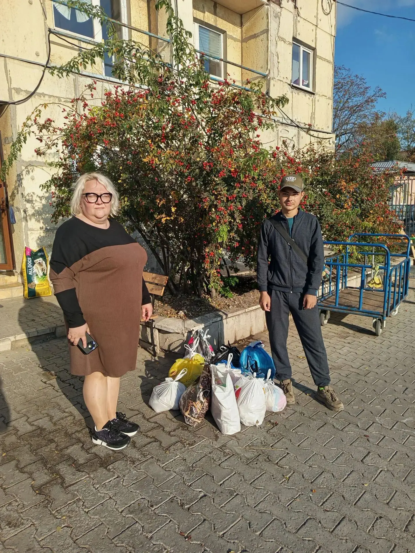 У наших хвостиков снова гости, снова подарки и замечательный повод для благодарности!