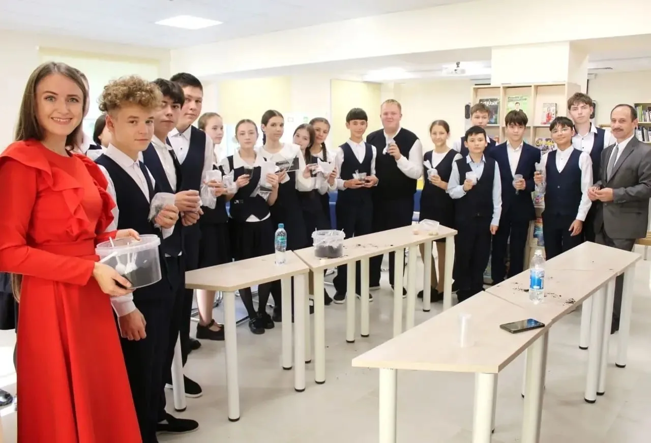 🌾 В Арске школьники примерили на себя профессию агронома
