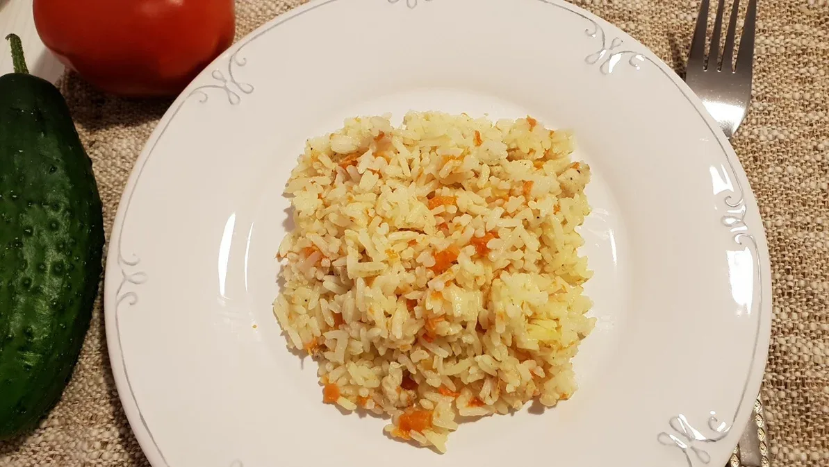 🍚 Ризотто с курицей и тыквой — рис с кусочками филе, луком и сладковатой тыквой. Всё г...