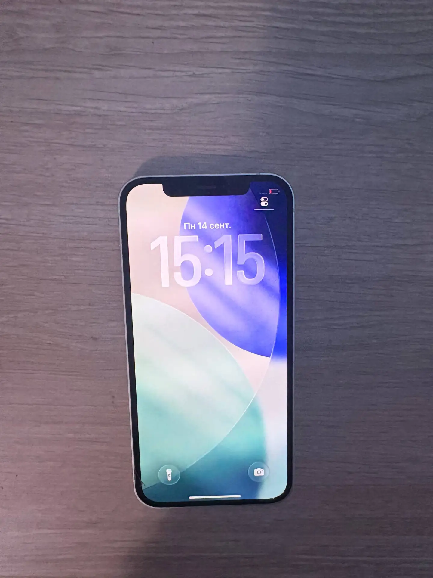 Продам iPhone 12 и iPhone XR. Все функции рабочие
