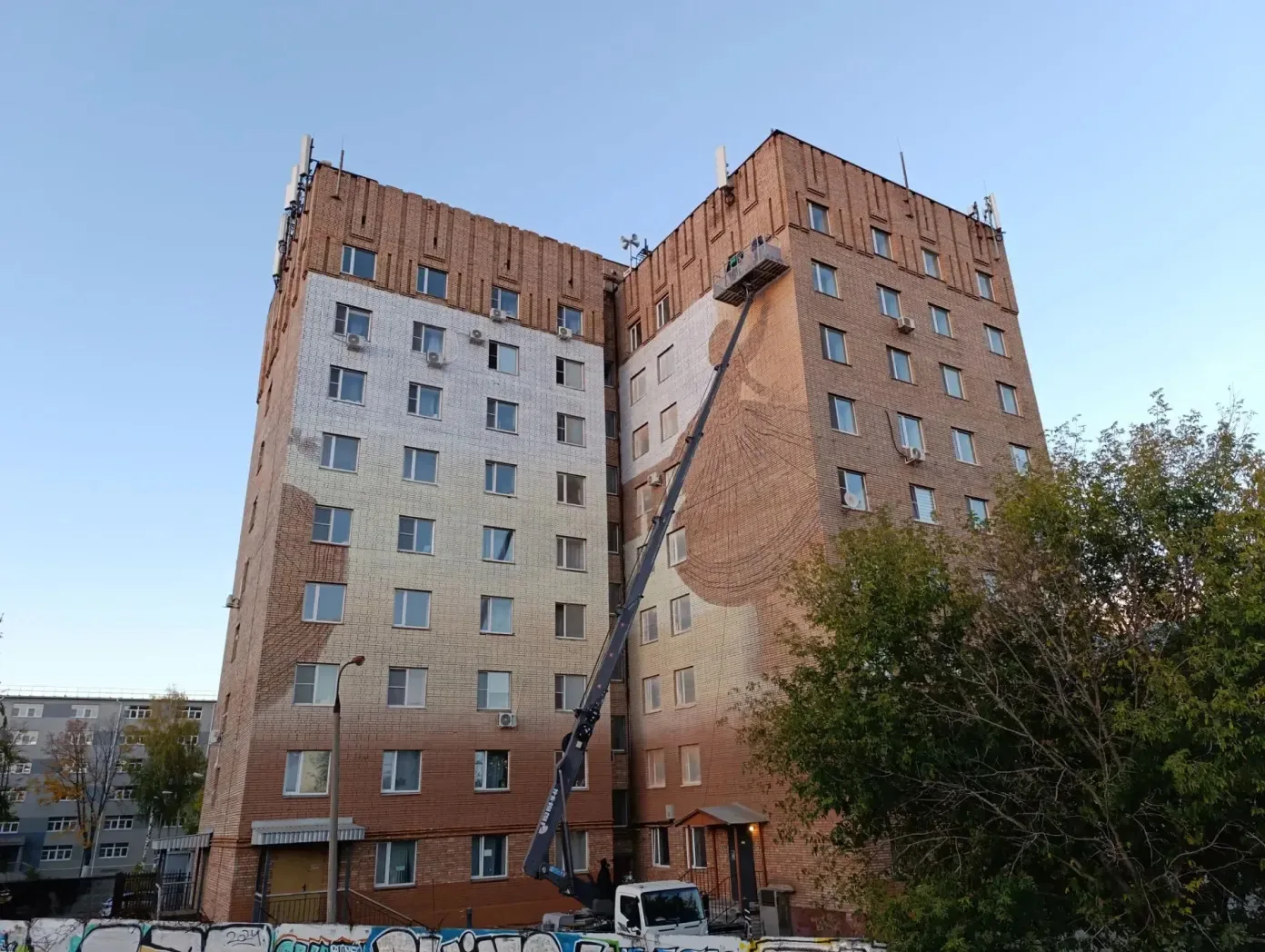 😍 Новый мурал появится на многоэтажке у путепровода в Рязани