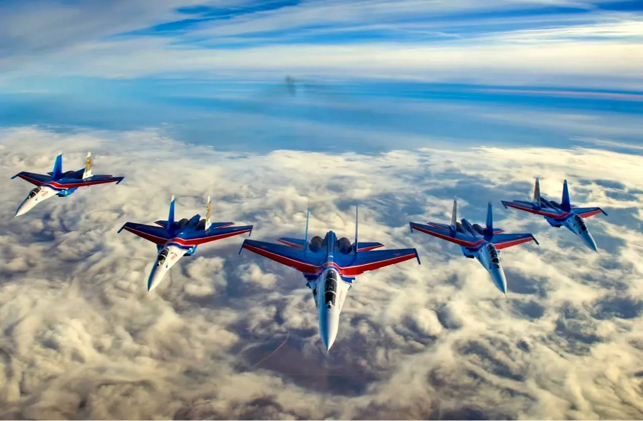 Китай пригласил "Русских витязей" на авиасалон Airshow China в городе Чжухай в декабре.