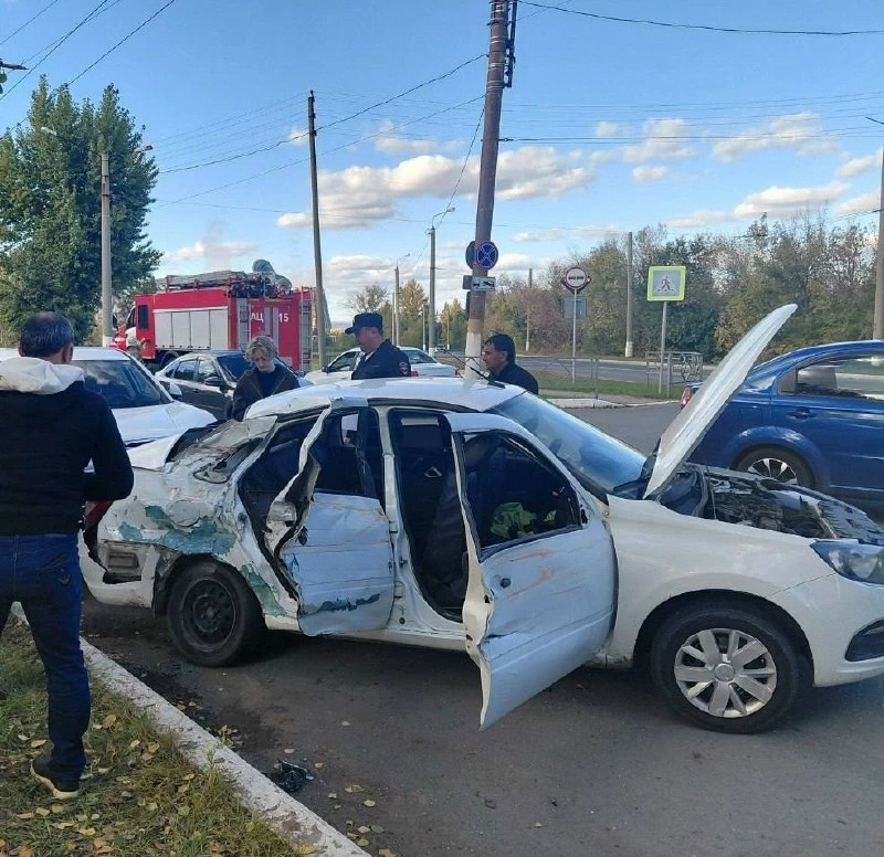 🚗 В Новокуйбышевске в ДТП с КАМАЗом пострадали двое подростков.