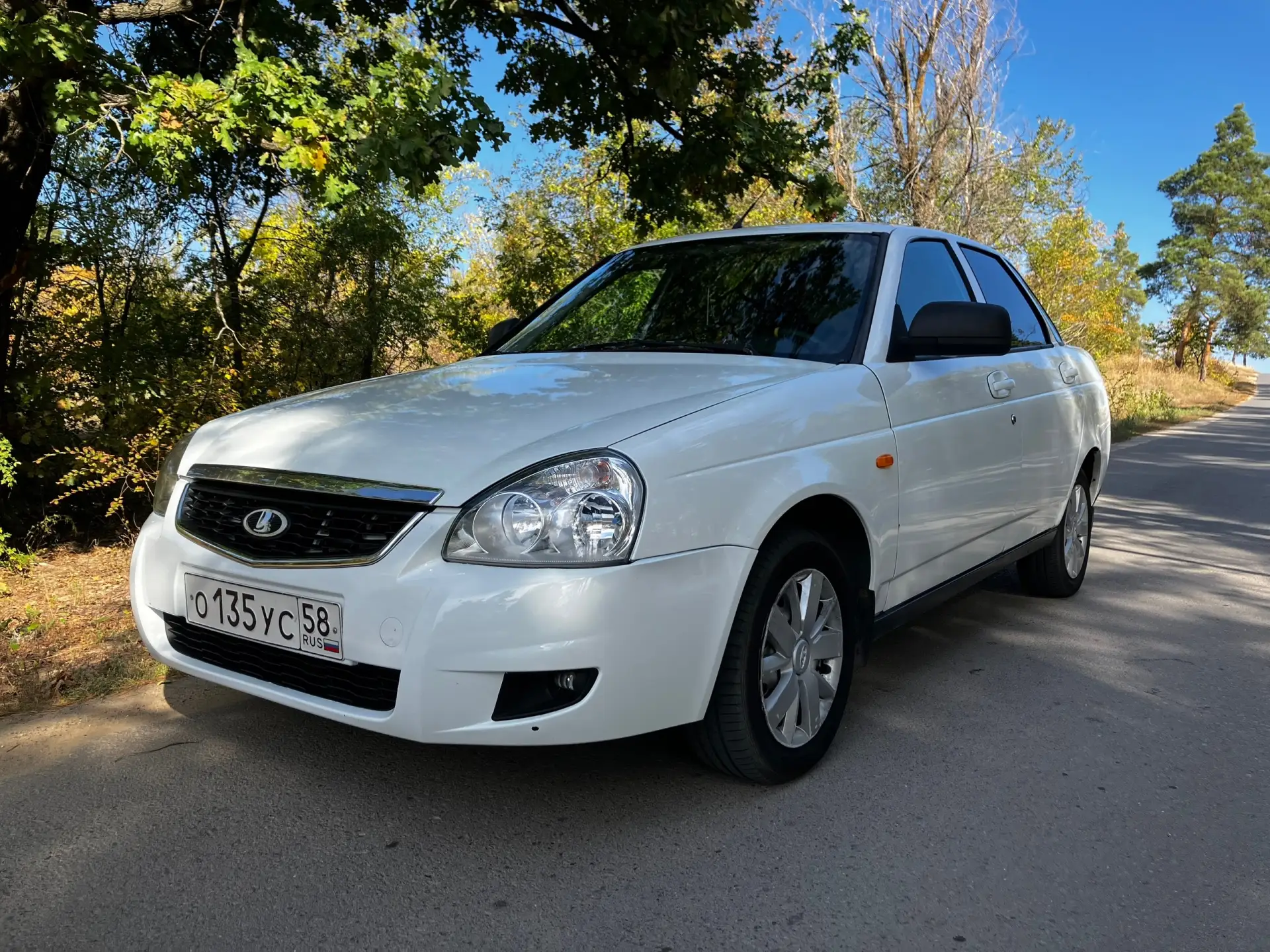 Lada priora 2 2014 г.в с 1 хозяином ,с пробегом 187.000км. В родной краске ,комплектаци...