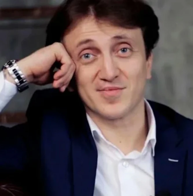 **Денис Дорохов: от КВН до большой популярности — почему вокруг комика не утихают споры**