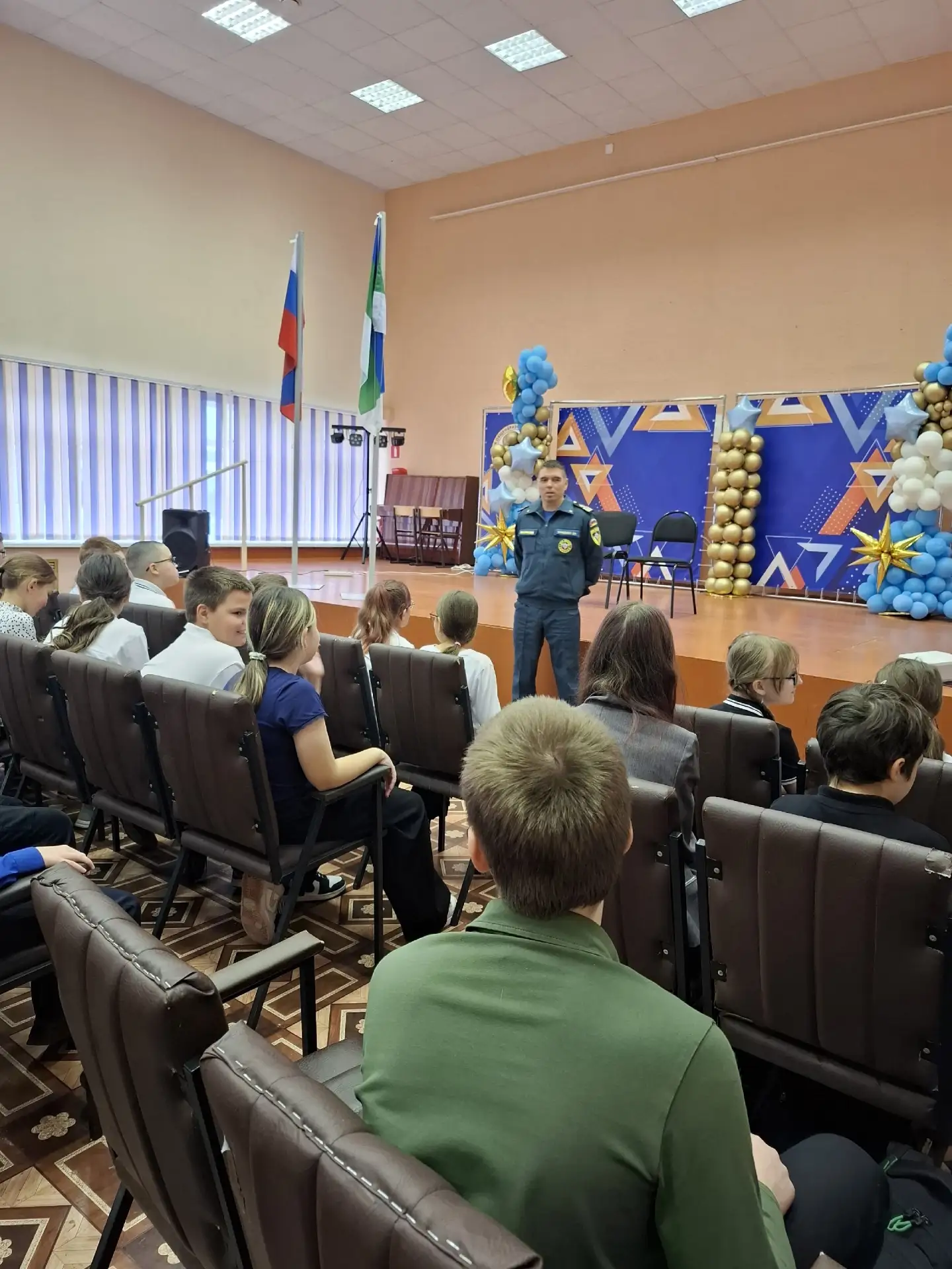 🚨На этой неделе в нашей школе прошли важные мероприятия. Инспектор по маломерным судам...