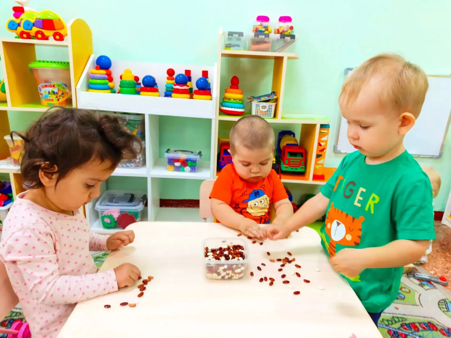 Сегодня малыши👶🧒из группы "Сказка" вместе с воспитателем🤓 Усольцевой Ариной Юрьевной...
