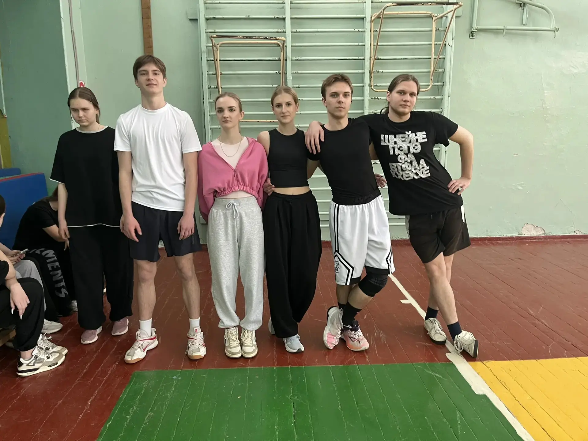 Волейбольный клуб «Феникс» (  https://vk.ru/vk_fenix ) провел турнир для 8–11 классов, ...