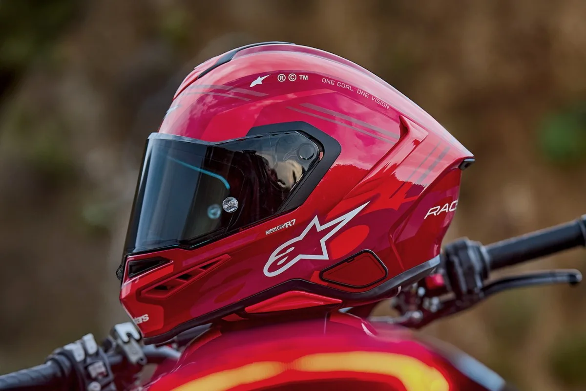 Alpinestars SUPERTECH S-R7 - новый мотошлем от флагмана рынка: как R10, но комфортней