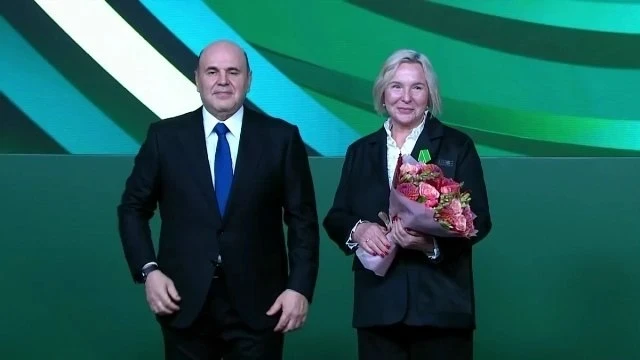 Михаил Мишустин наградил кировского зоотехника Светлану Ложкину медалью За труды по сел...