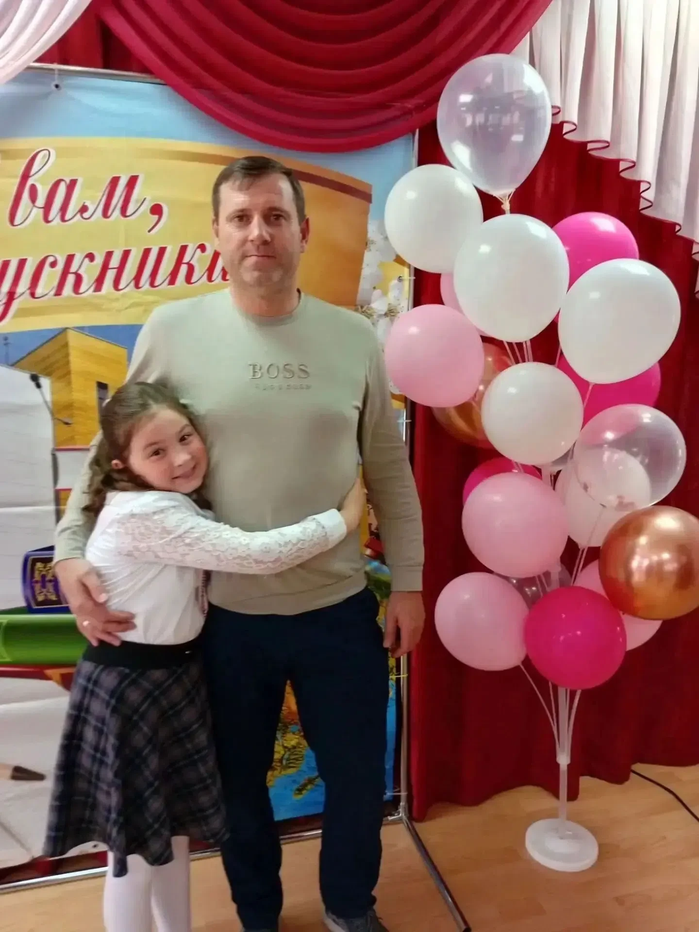 📸 В школьной фото-акции «Обнимая папу» принимает участие  Тарасова Аделина👨‍👧