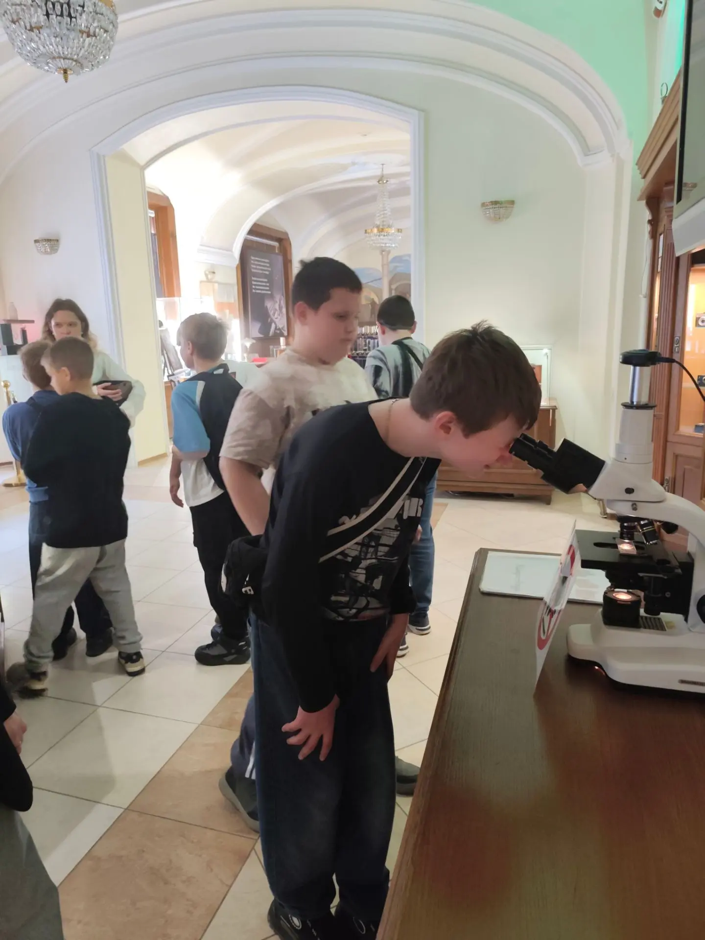 Это тот редкий случай, когда и детям, и взрослым одинаково интересно. Никто не зевает, ...
