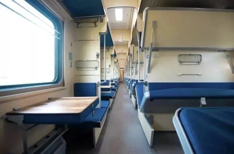 🚂 Плацкартный вагон с более длинными полками построят в России