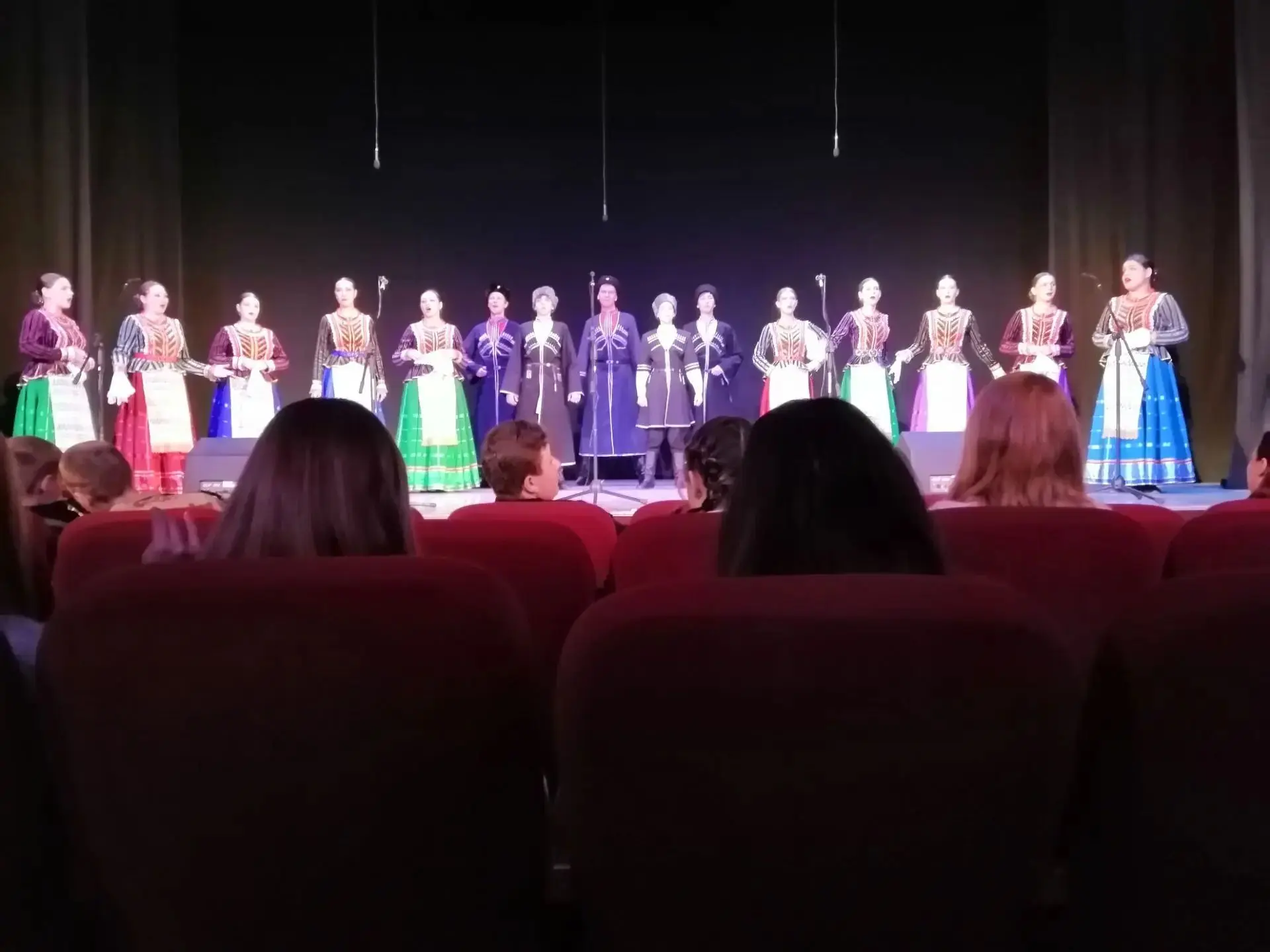 Культурное воспитание: наши девятиклассники на концерте «Любо, братцы, любо!»