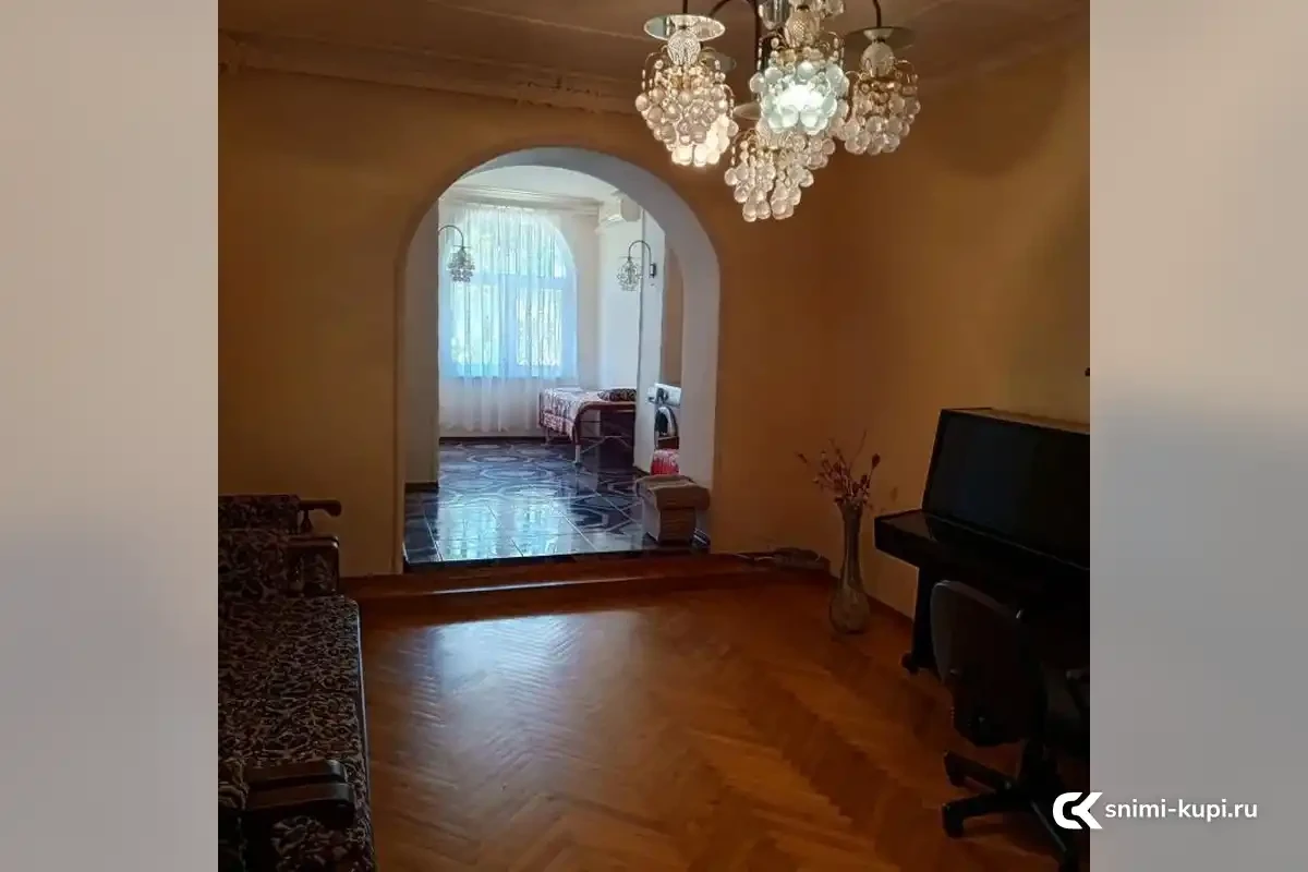 Квартира, 4-к, 150.00 м², 2 эт.