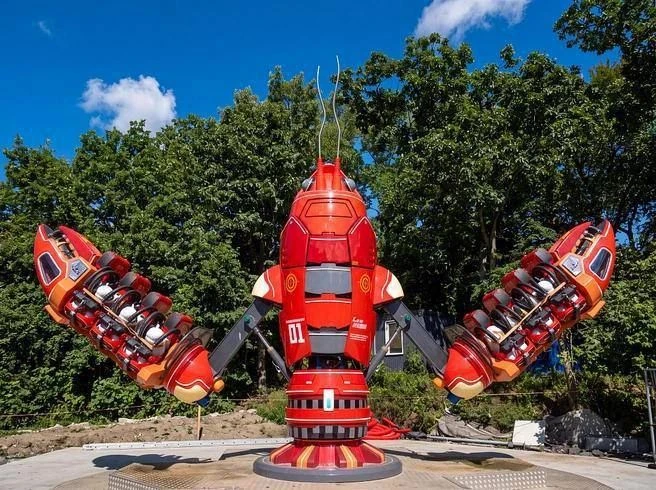 🎡 Во Владивостоке открылись новые экстремальные аттракционы в Минном городке!