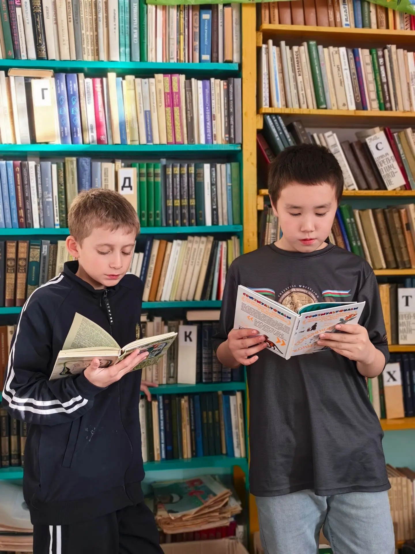 «По страницам новых книг»: в нашей школе прошел уютный библиотечный урок 📚