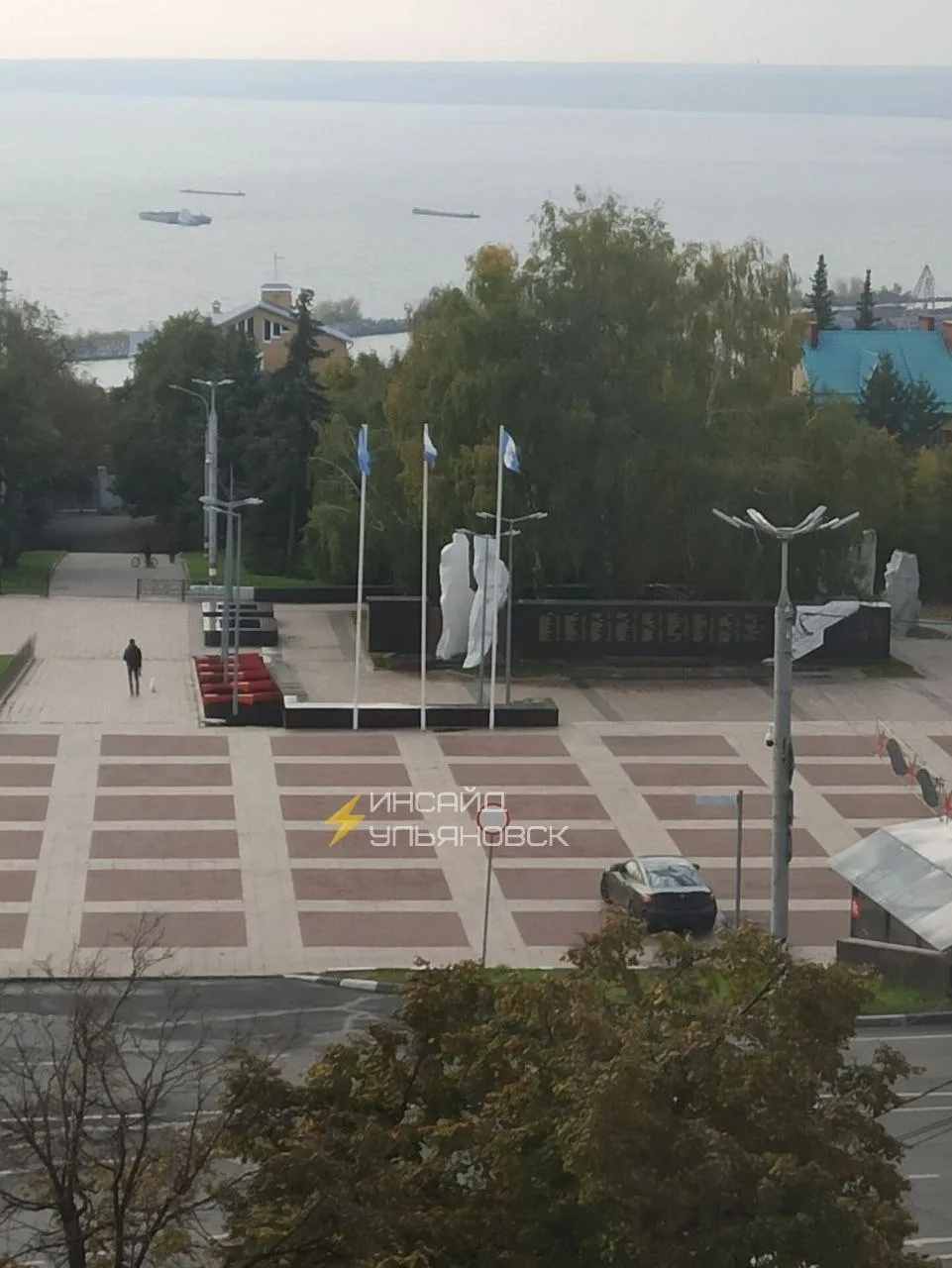 Машина оказалась на пешеходной зоне
