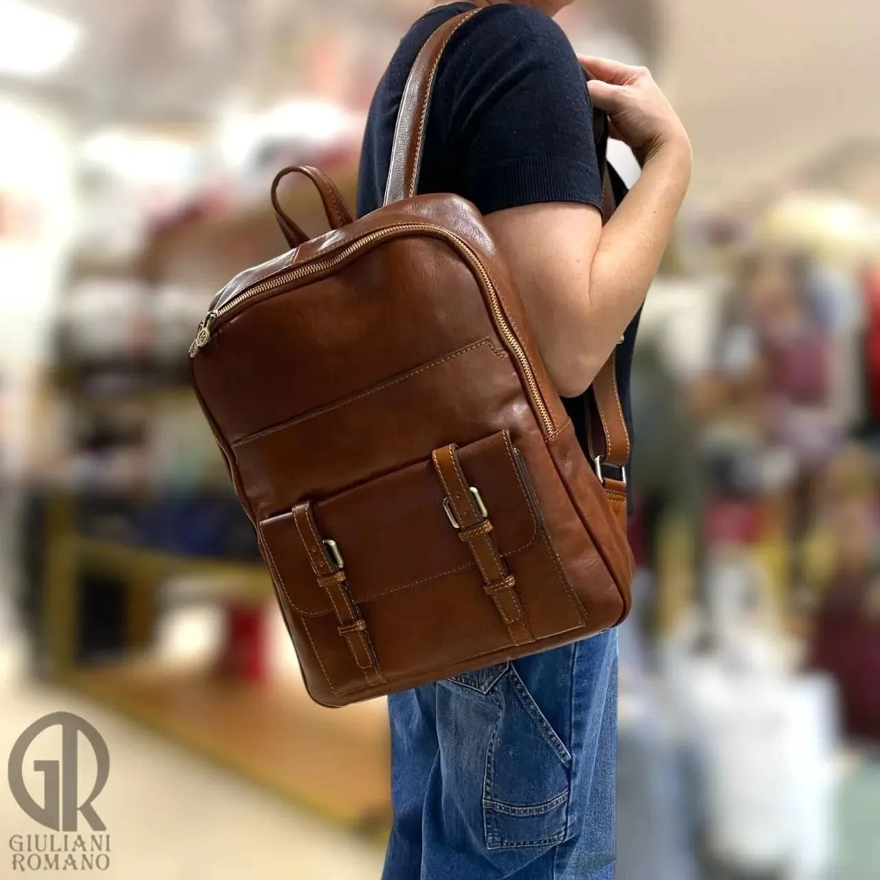 🎒 Безупречное сочетание деловой строгости и повседневного комфорта.