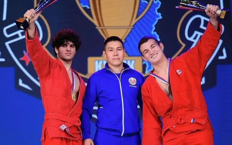 🏆 Самбисты Хакасии поднялись на пьедестал на Всероссийских соревнованиях