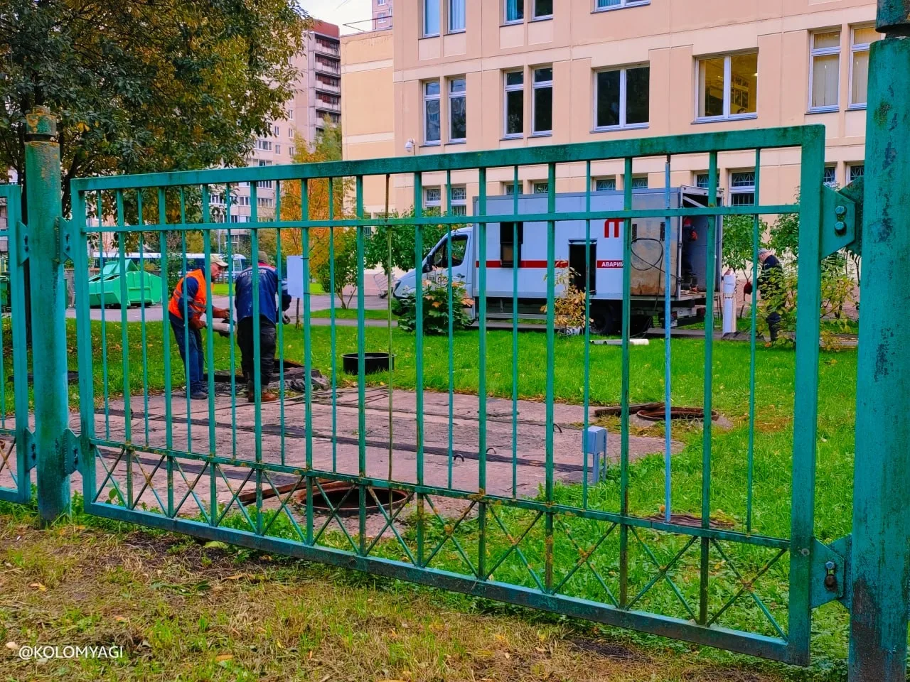 Ремонт труб с горячей водой в квартале 13А, кажется, близок к завершению: вчера рабочие...