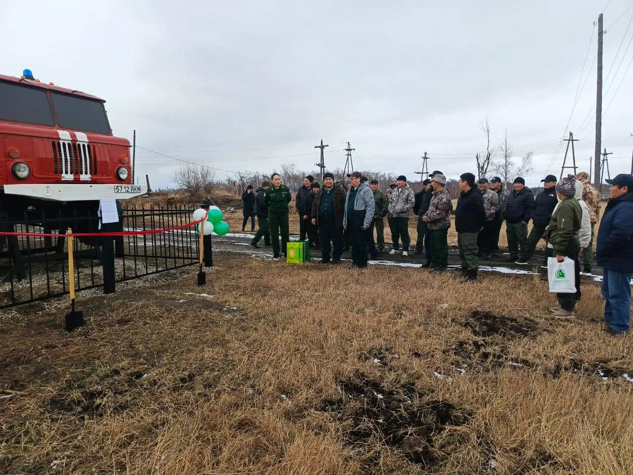 В Нюрбе установлен памятник лесопожарной машине ГАЗ‑66