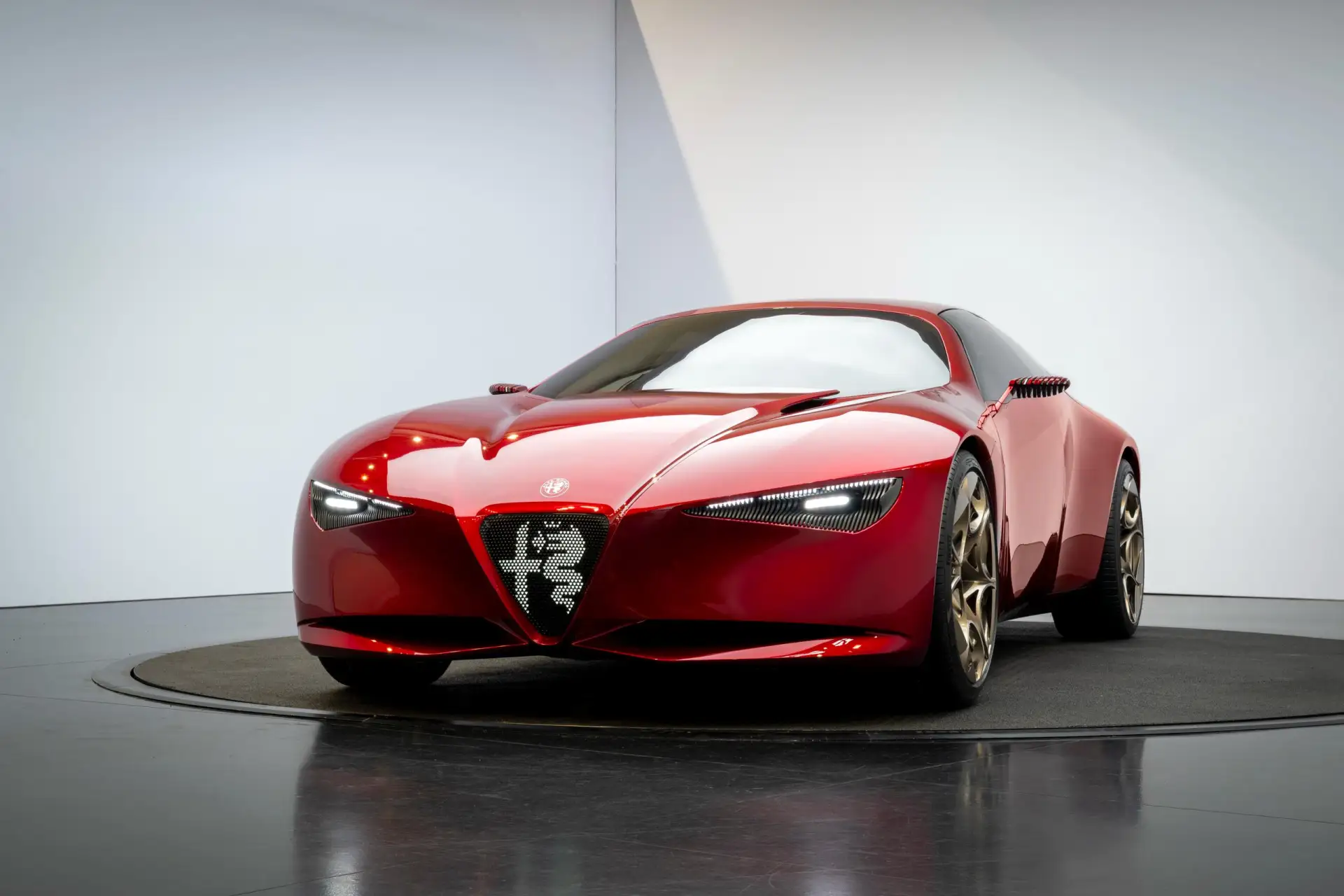 Несите кардиолога: Alfa Romeo представила Cuorerosso