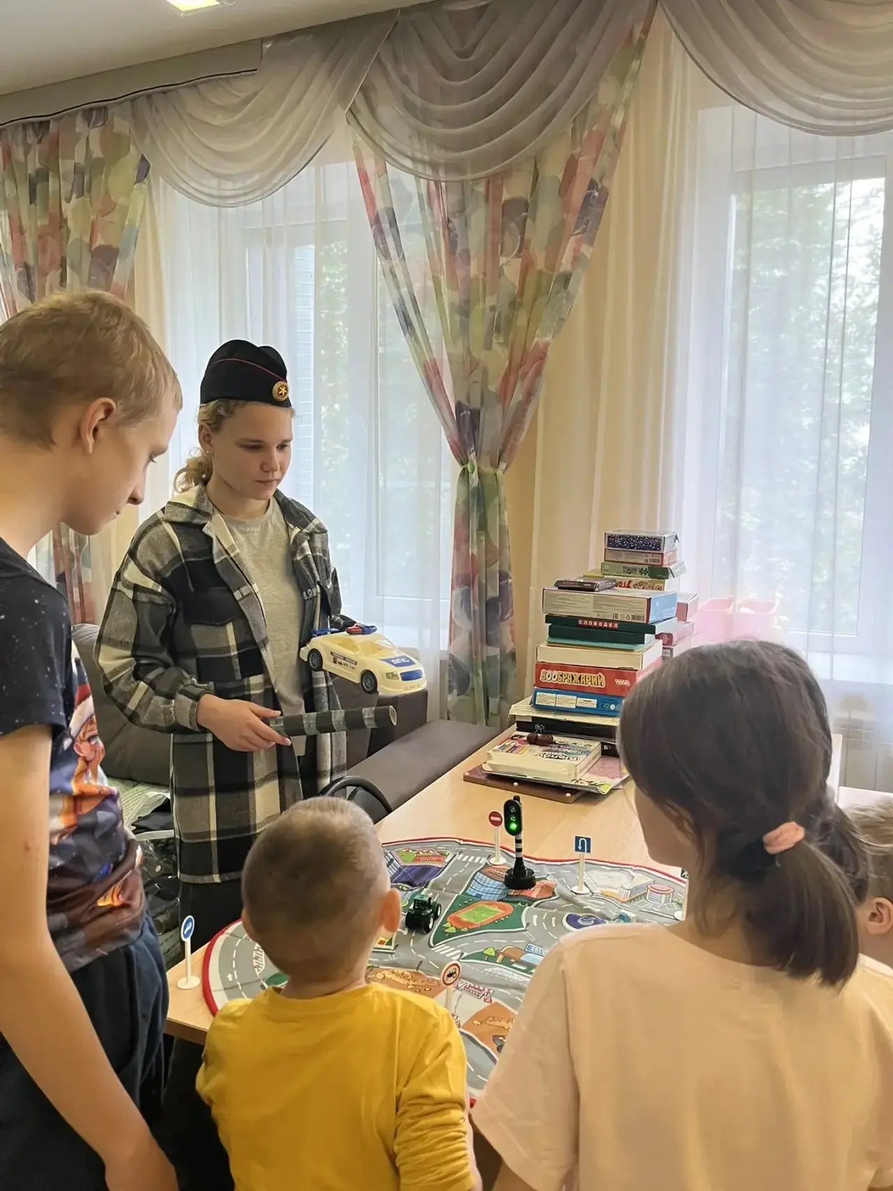 👮🏻‍♀️🚗Ребята приняли участие в тематическом занятии «Город, в котором мы живём! Прав...