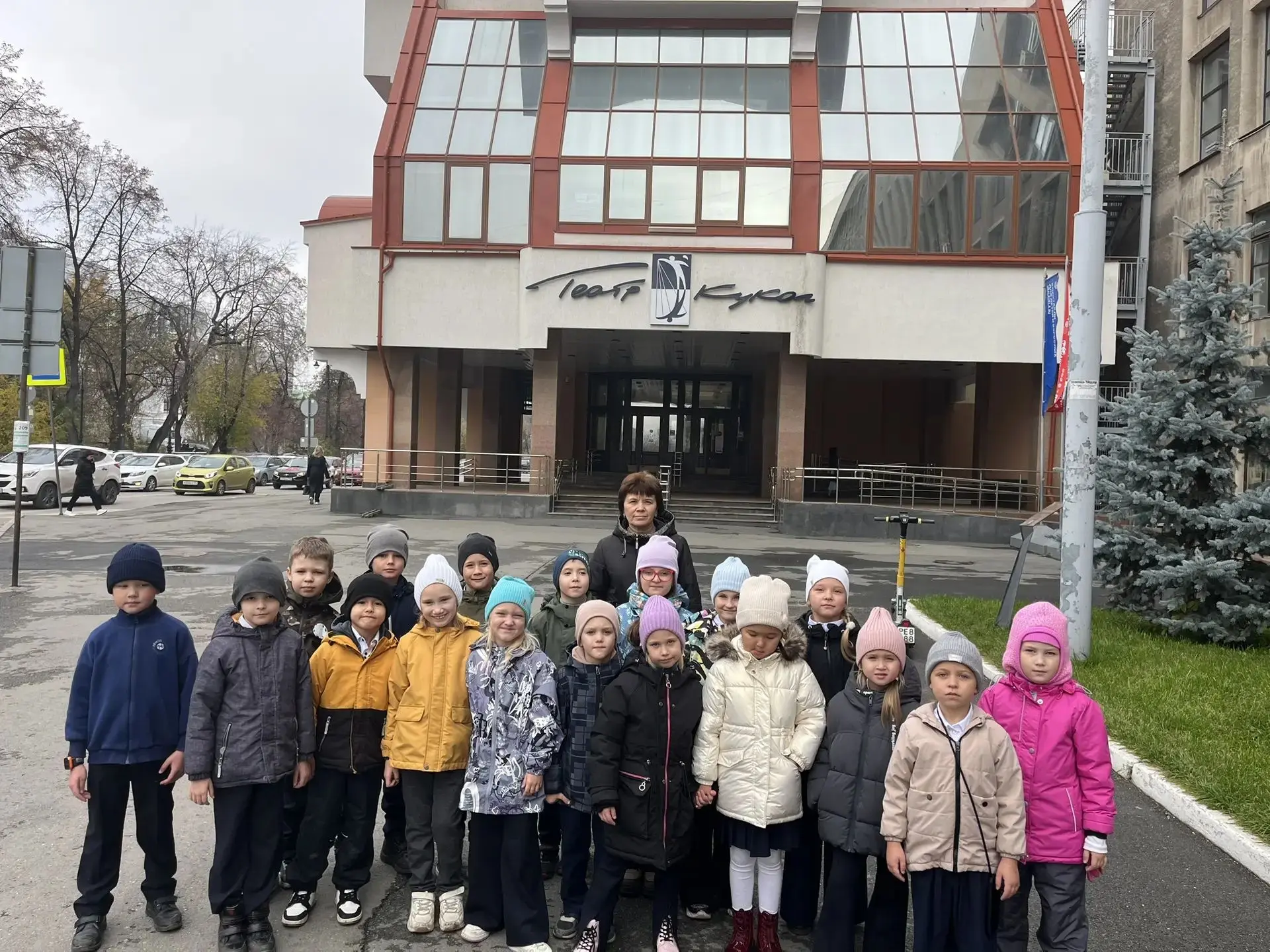 Волшебное путешествие в мир сказки: 1 «Б» побывал в Театре кукол! 🎭✨