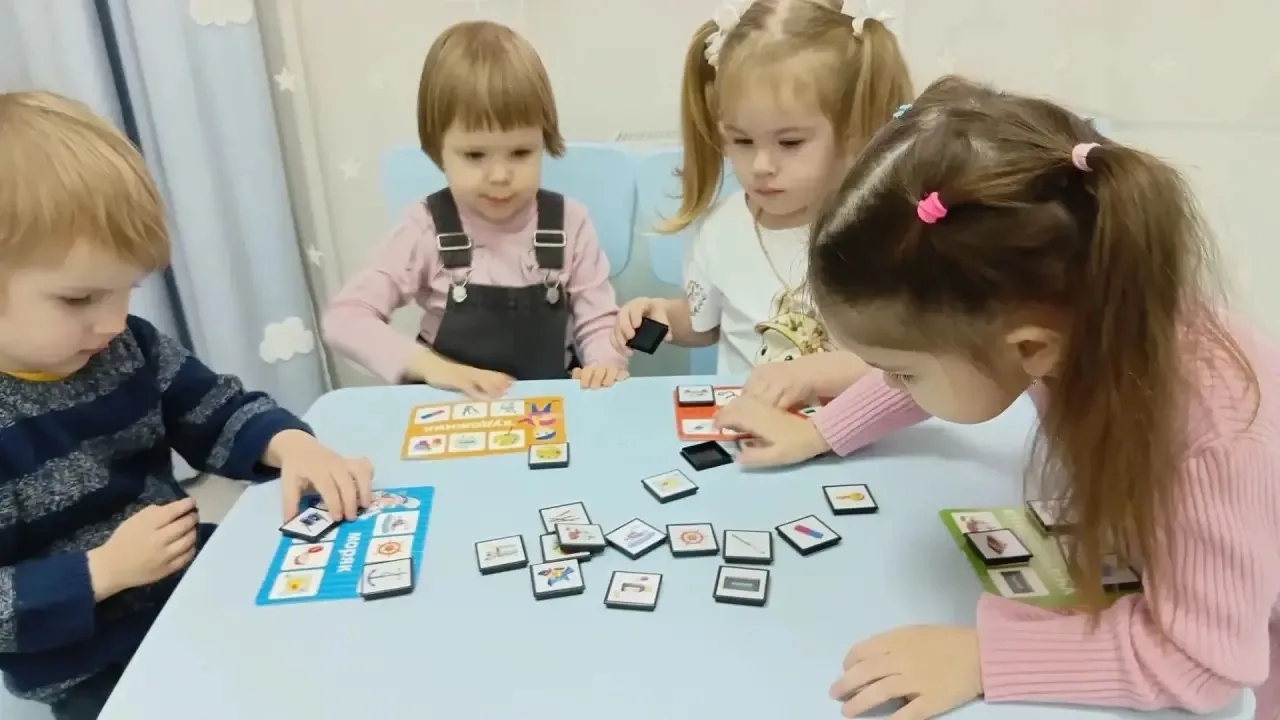 Сегодня на подготовке к обучению грамоте мы разбирались, кто чем работает ✅