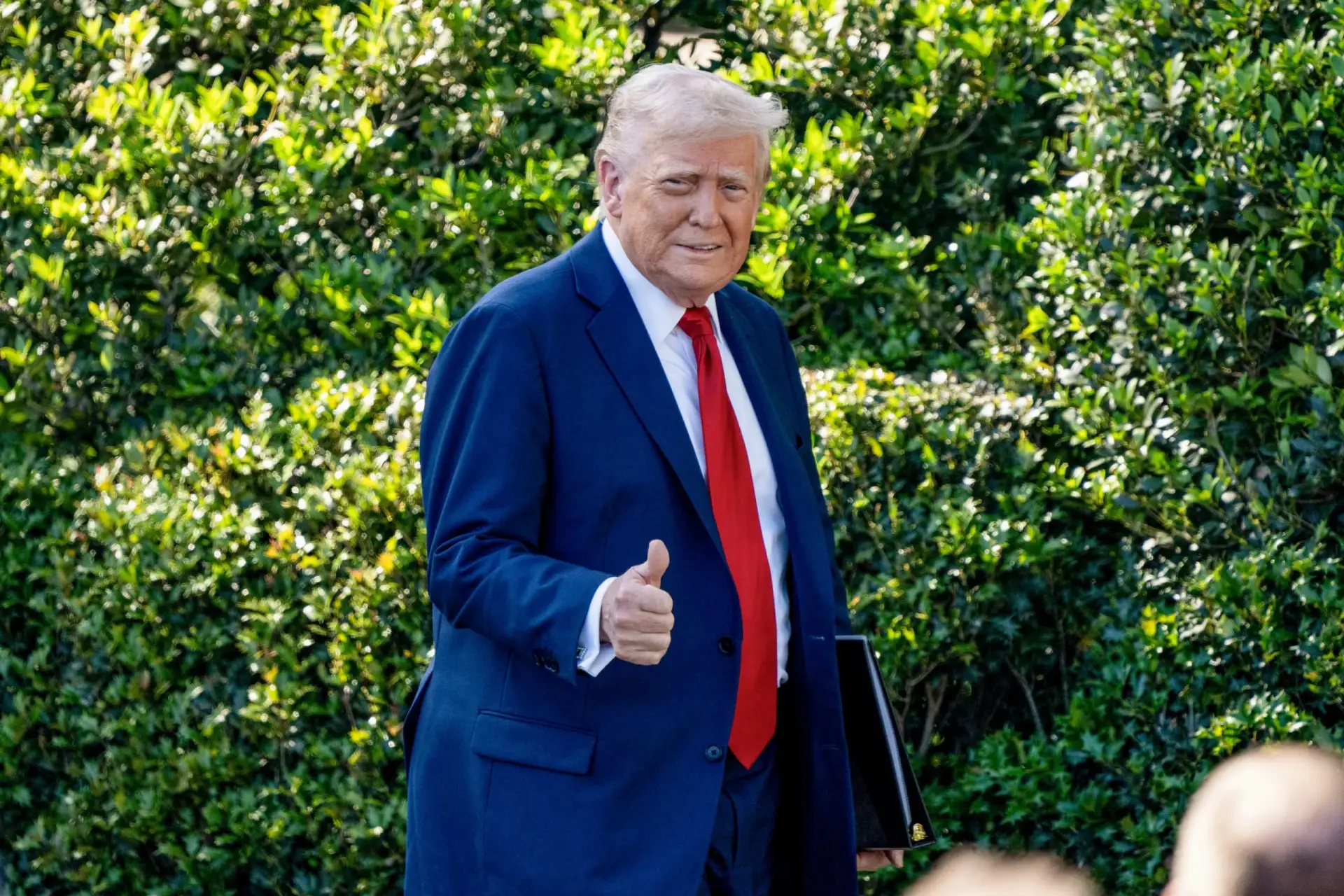 🗣 Трамп обдумывает возможность прекращения обмена разведданными с Украиной, — Semafor
