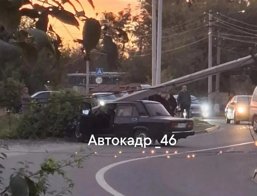 Еще две недели назад на улице Энергетиков Курска произошло ДТП — «Жигули» влетели в сто...