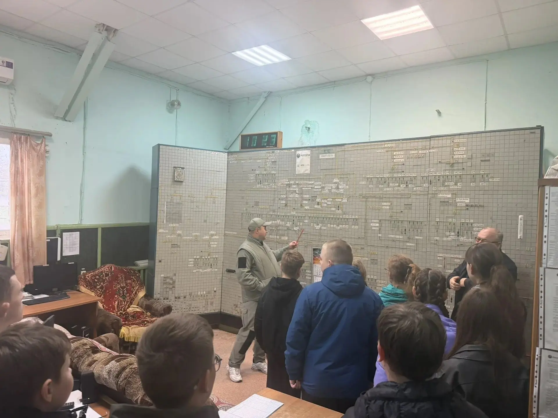 ⚡13 октября, в рамках Всероссийской недели профориентации школьников, учащиеся 7Б класс...