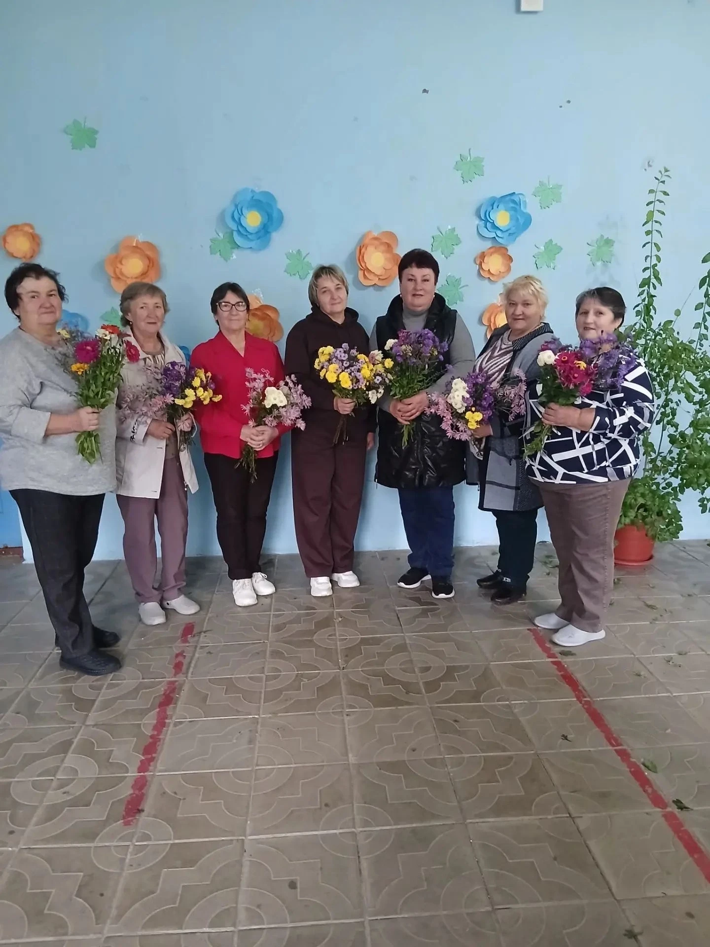 В Липовском ЦКД для участников проекта "Липецкое долголетие" провели праздничную програ...