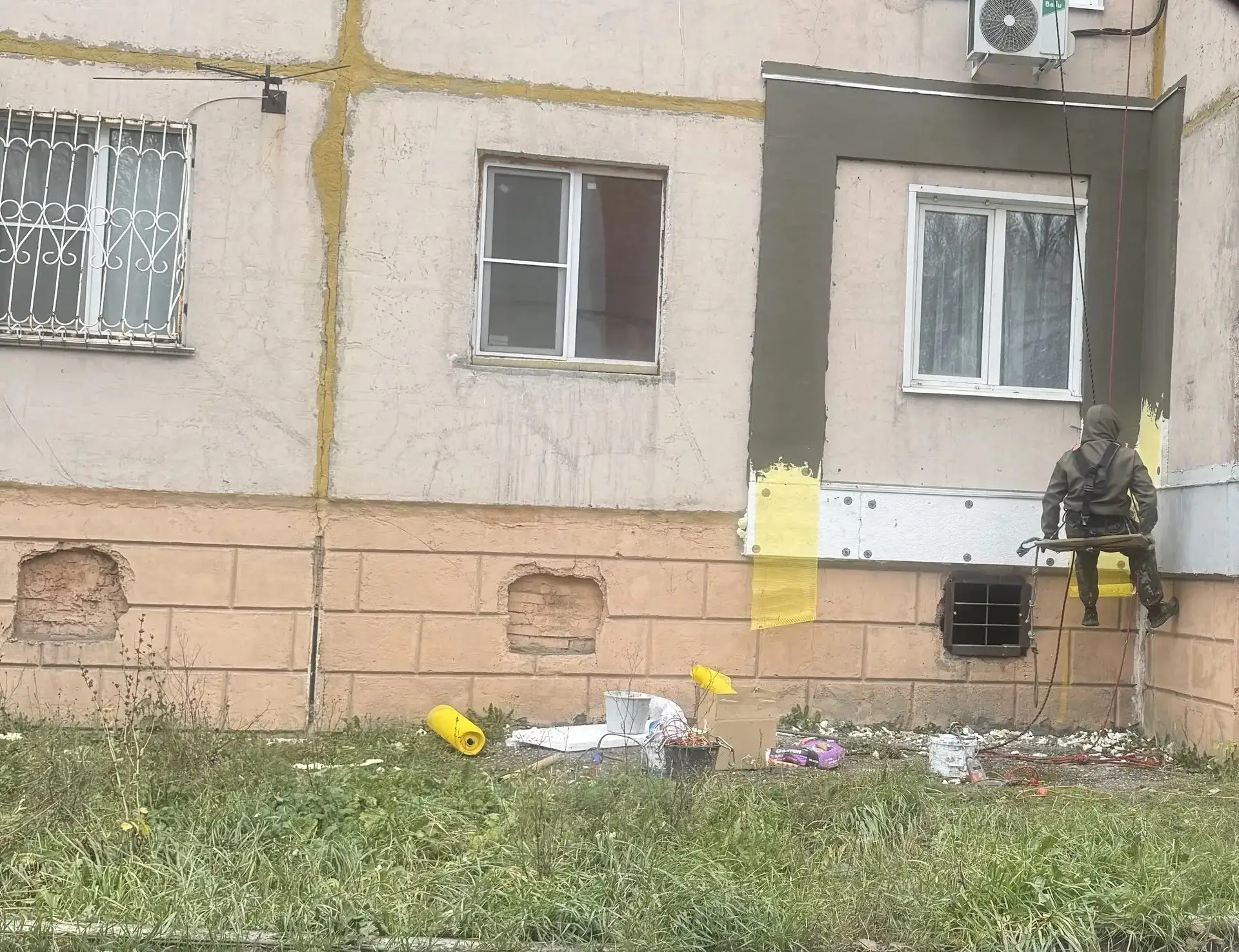 Ул. К. Маркса,7 продолжается ремонт межпанельных швов