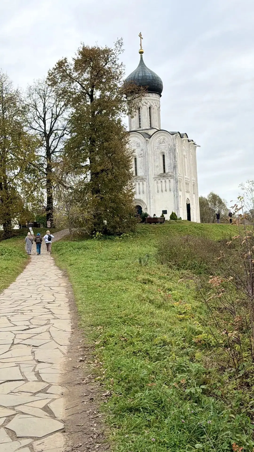 Сегодня большой православный праздник - Покров Пресвятой Богородицы.