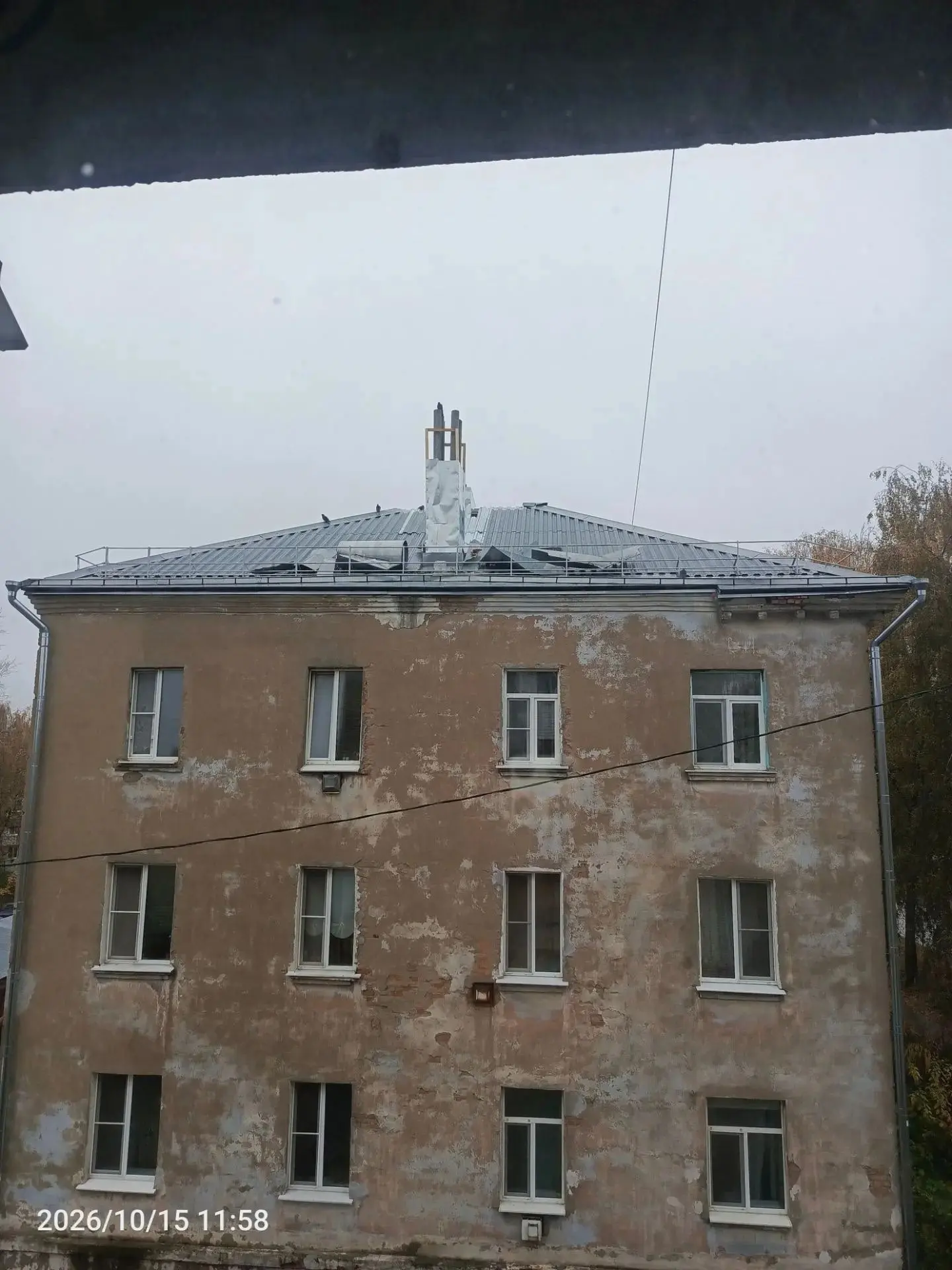 В Болохово ветром сдуло крышу.