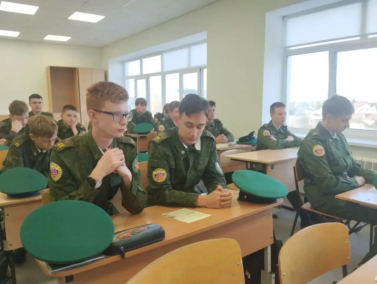 1 октября кадеты и обучающиеся школы встретились с представителем Курганского института...