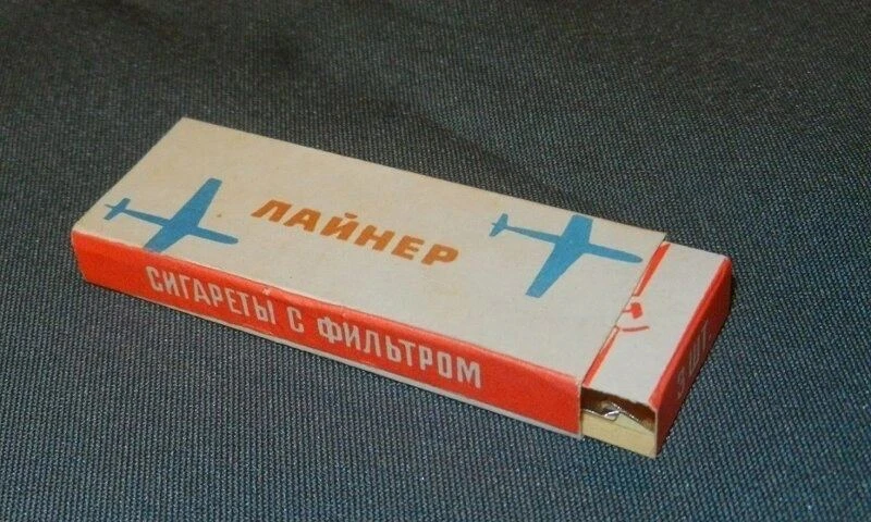 Koгдa в самолетах можно было курить: коробка Аэрофлота с тремя сигapeтaми, 1969 год