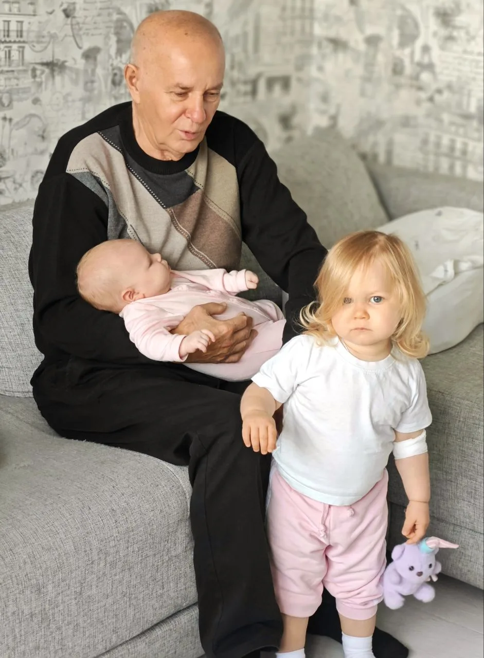 Наконец-то мы дома! 🏠✨ Нас ждал любимый прадедушка! 👴❤️ Они с Есенькой так переживали...
