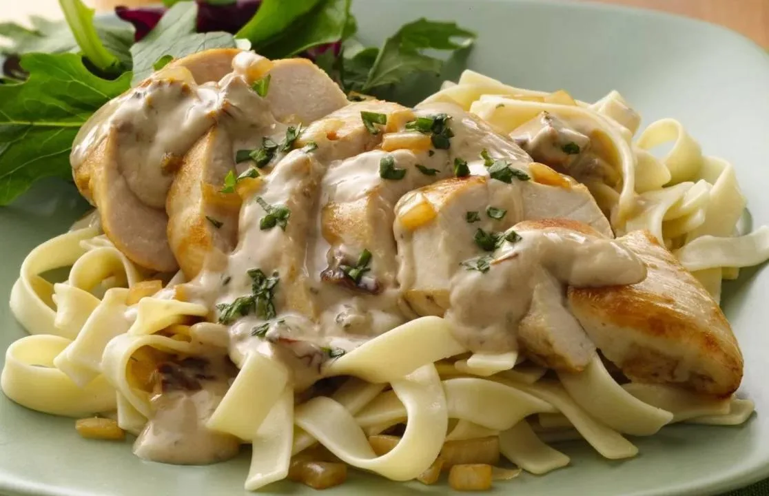 Паста "Альфредо" с курицей и грибами