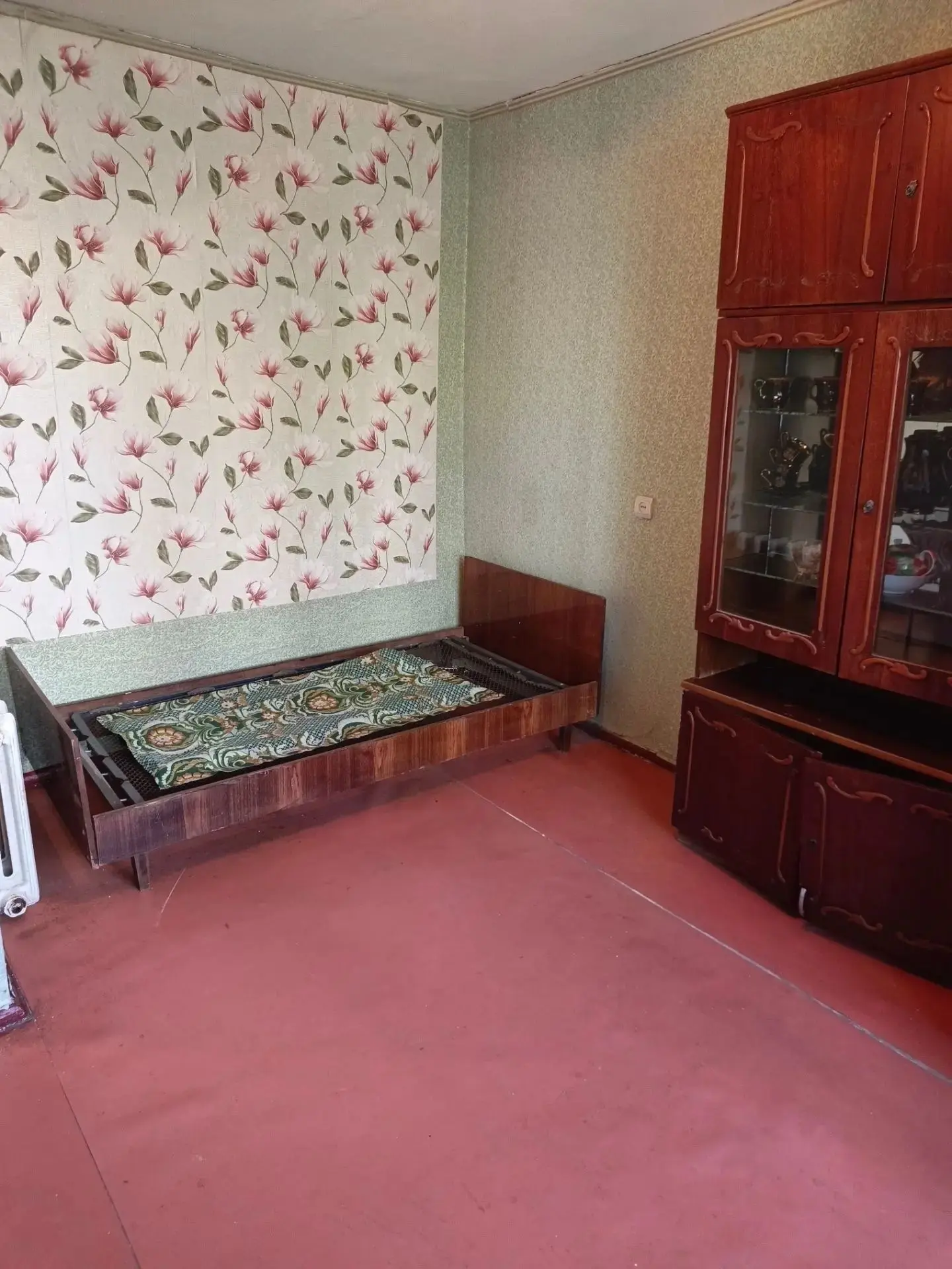 Продам 1к.кв., пр.Победы 77, 4/9, малосемейка, р-он Универсама. Этаж чистый и ухоженный...