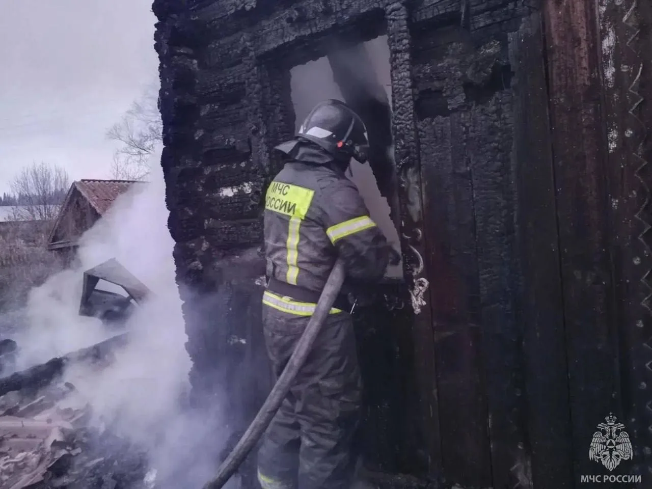 🔥 В Алтайском крае при пожаре в доме погибла пенсионерка